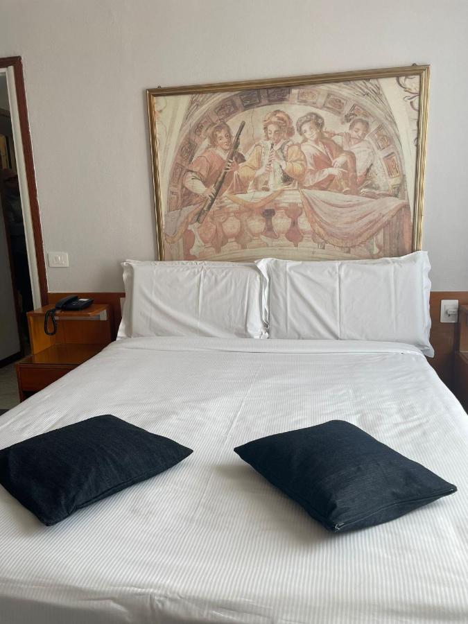 Hotel La Bussola Cittiglio Екстериор снимка